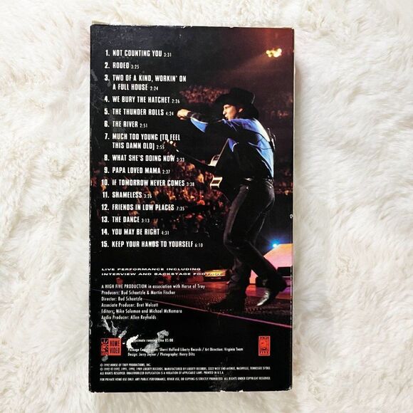 🔮 5/$25 This‎ Is Garth Brooks VHS Tape - Picture 3 of 3